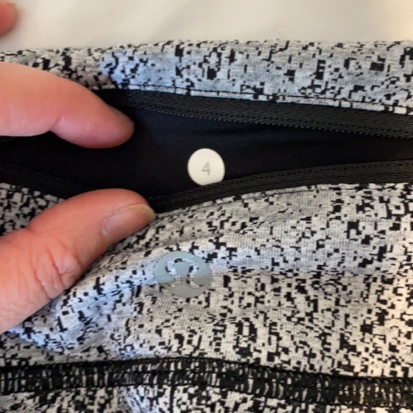 Lululemon workout pants - Picture 6 of 6